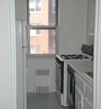 5th image of 3750 Hudson Manor Ter #3E