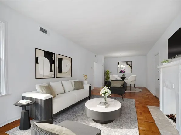 907 S Hanley Rd APT 1, Saint Louis, MO 63105