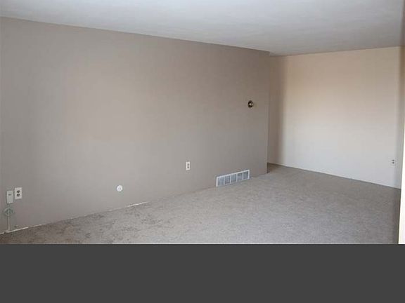 3rd image of 8 Louisburg Sq