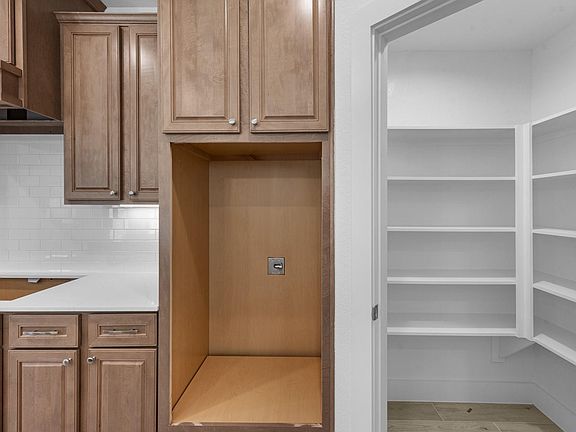 4th image of 2100 Golden Spruce Ln