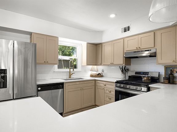 3rd image of 11367 Lippitt Ave