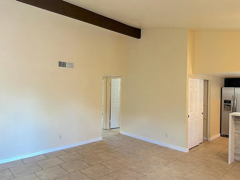 2208 E Farmdale Ave — Photo 14