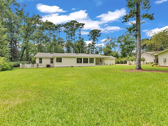 5th image of 3305 Plantation Dr