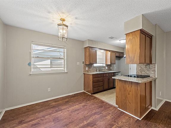 4th image of 2506 Kingston St
