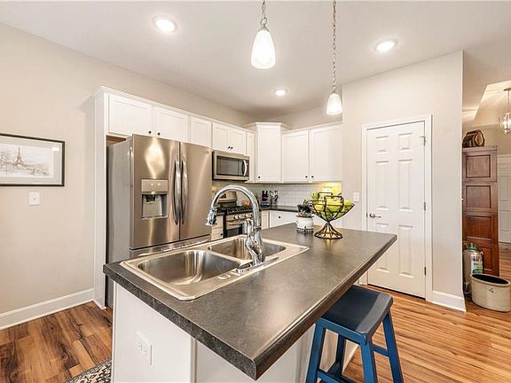 5th image of 9458 N Lenox Ave
