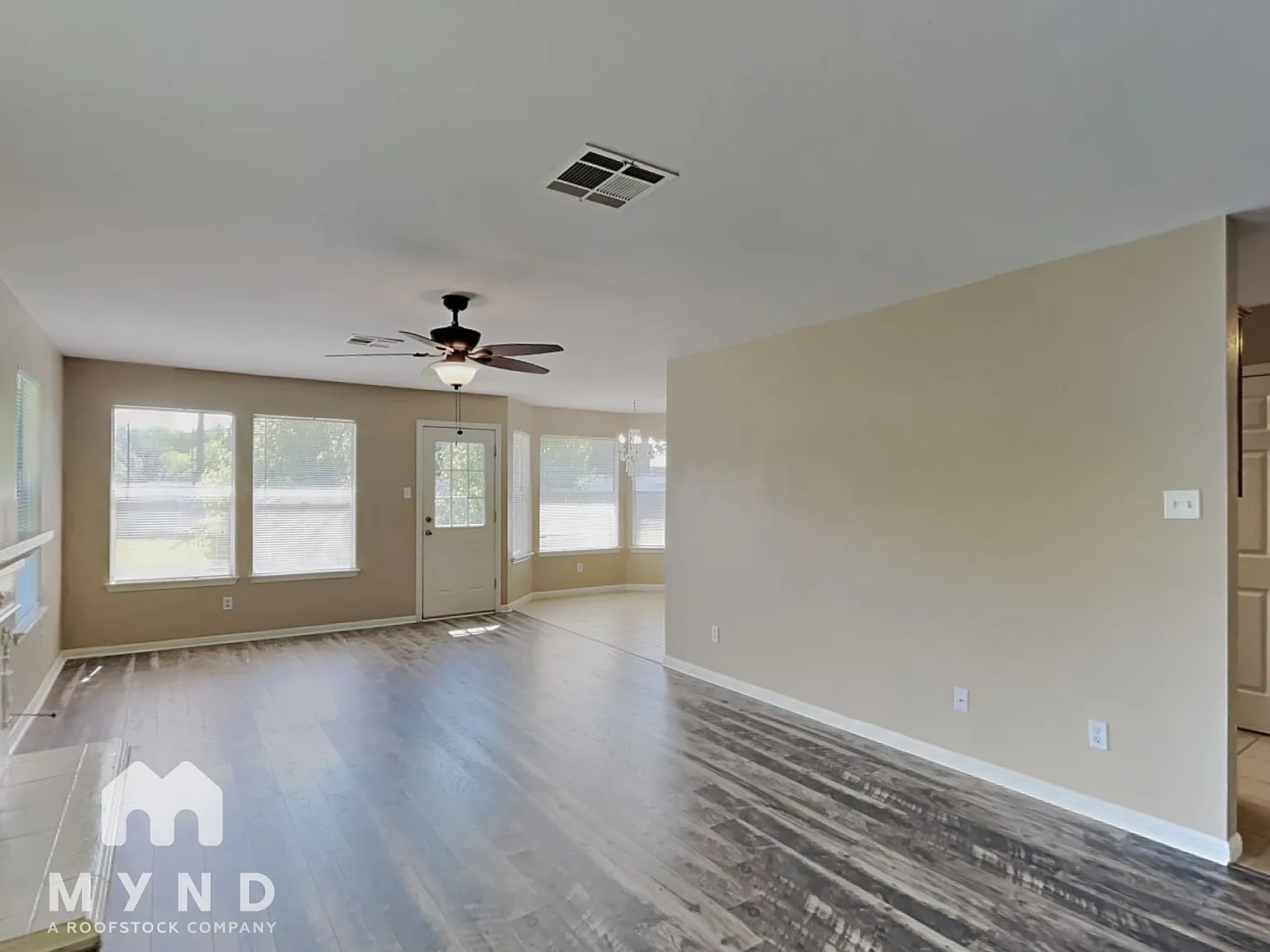3 bed, 2.0 bath, 1405 sqft, $1,985 — Photo 3