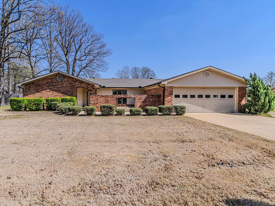 1st image of 601 Rosewood Dr