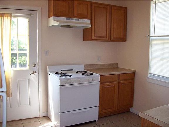 4th image of 4950 Eastern St