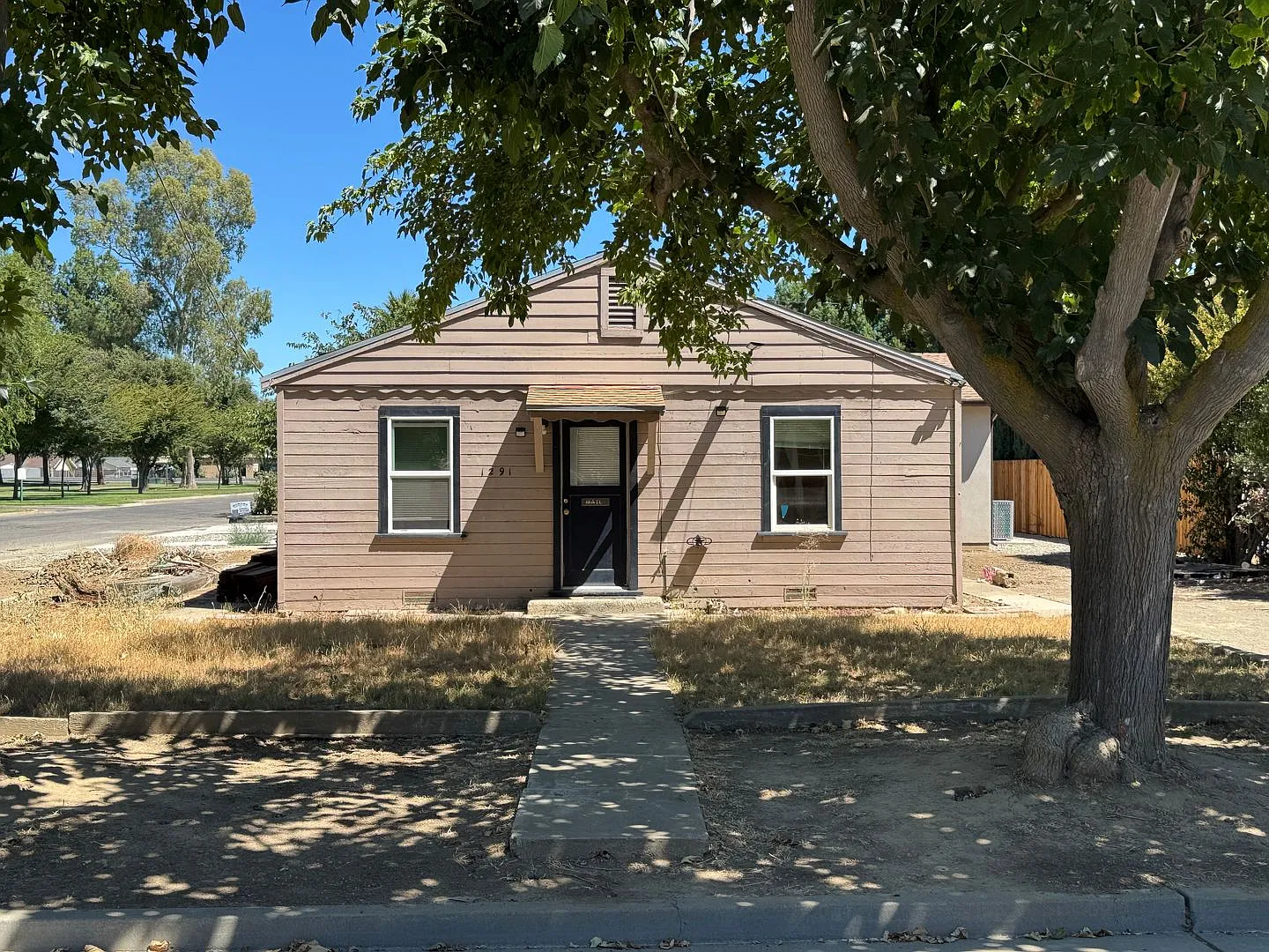 Now Available! Nice Quaint 1 Bedroom 1 Bath Home — Photo 1