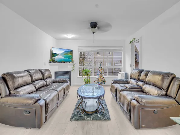 12083 92a Ave #301, Surrey, BC V3V 8C8