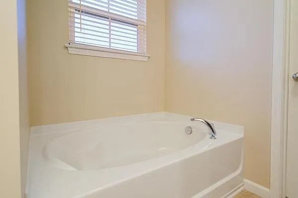100 Sophie Ct — Photo 18