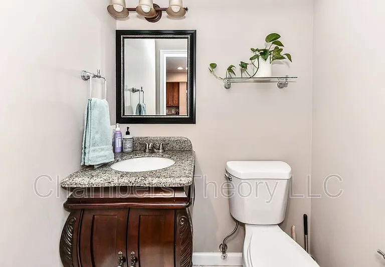 1033 S Edison St — Photo 22