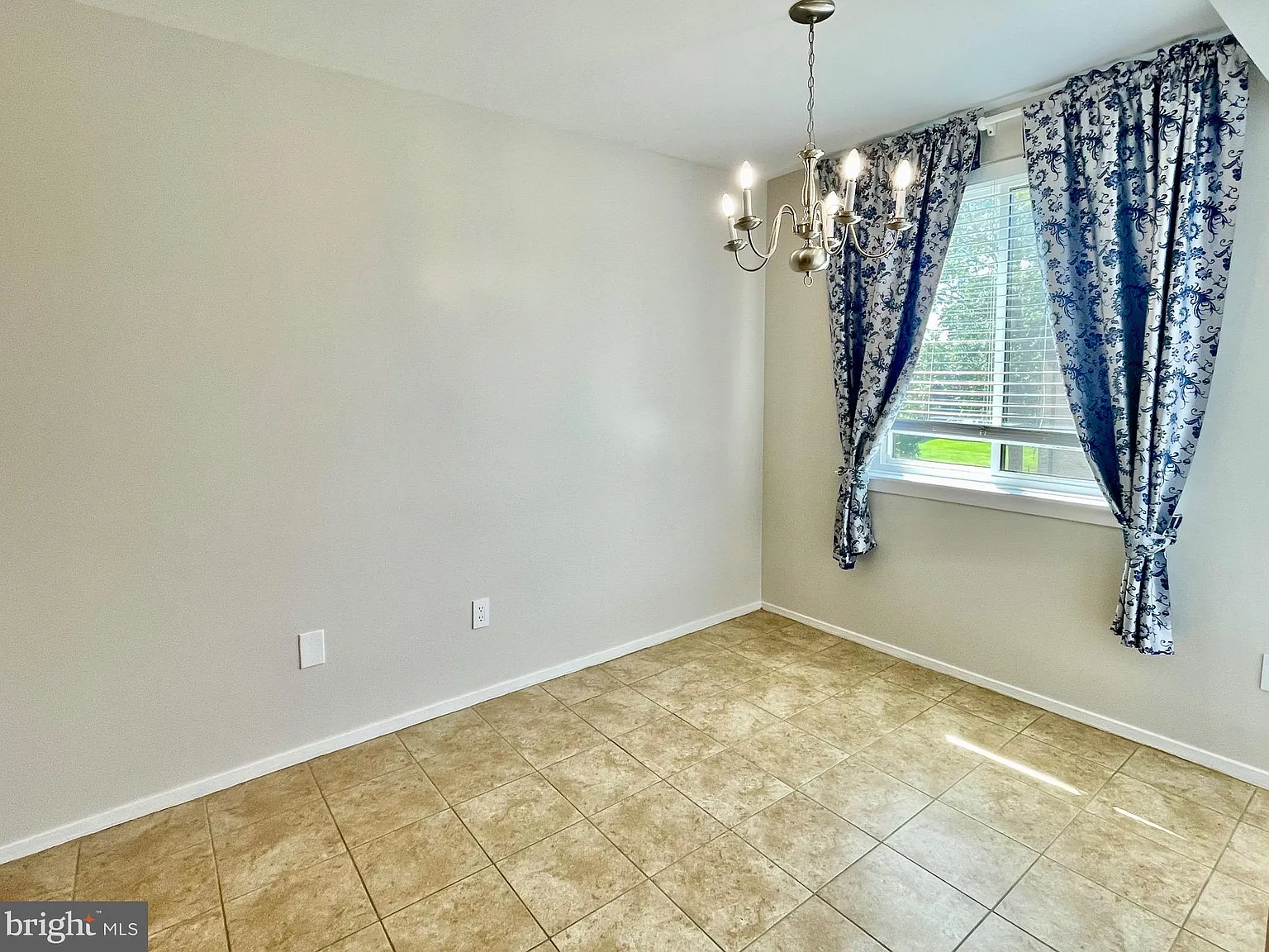 2 bed, 1321 sqft, $2,800 — Photo 4