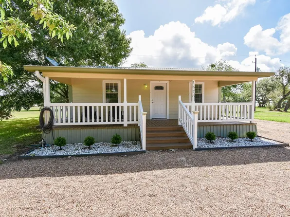 1678 Bayview Dr, Palacios, TX 77465