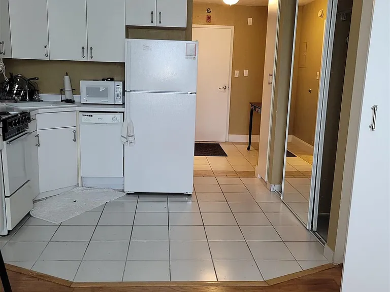 224 W Garden St #137 — Photo 2