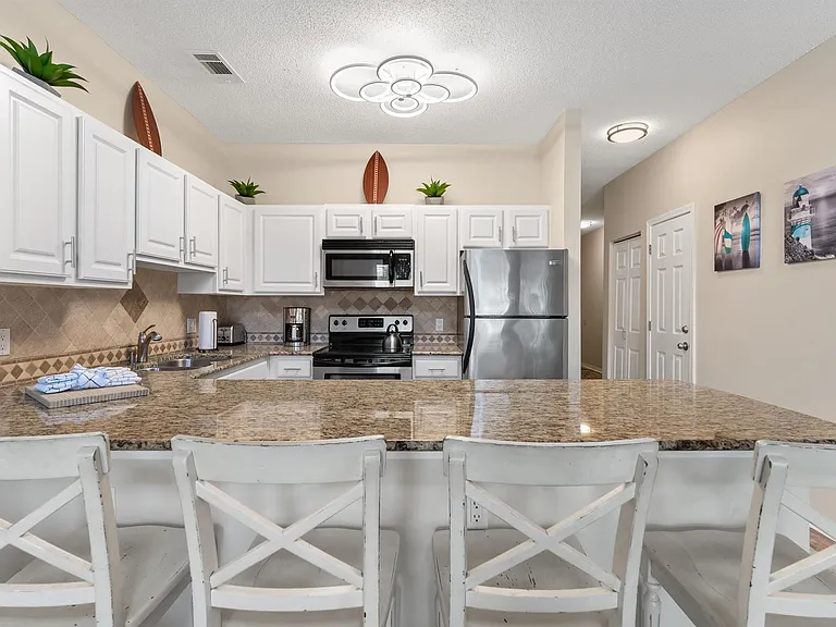 71 Woodward St #221 — Photo 4