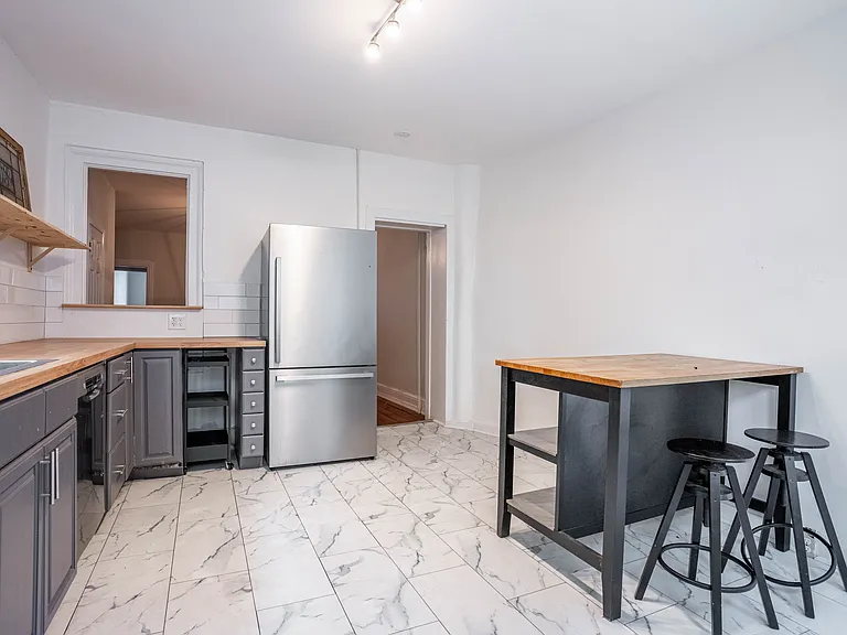 203 Dupont St — Photo 4