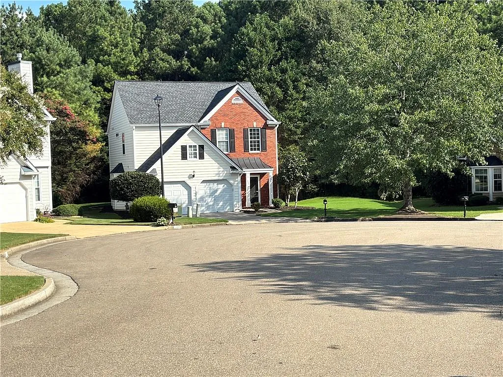 3 bed, 2.5 bath, 1744 sqft, $2,600 — Photo 2