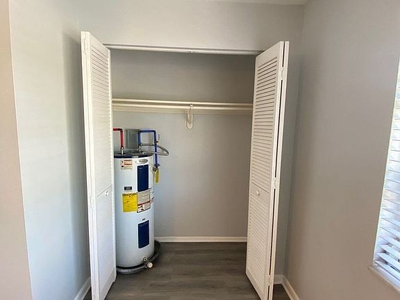 5th image of 2045 Hyde Park St #4516582