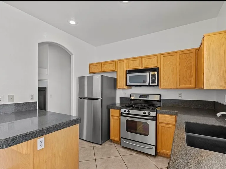 1424 Still Creek Ave — Photo 2