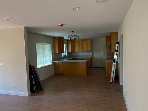5th image of 2214 Star Ave