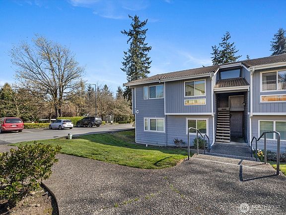 3rd image of 4118 212th Street SW #202C