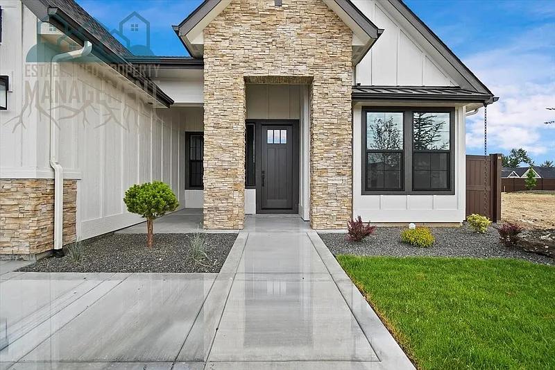 3 bed, 2.0 bath, 2385 sqft, $3,595 — Photo 2
