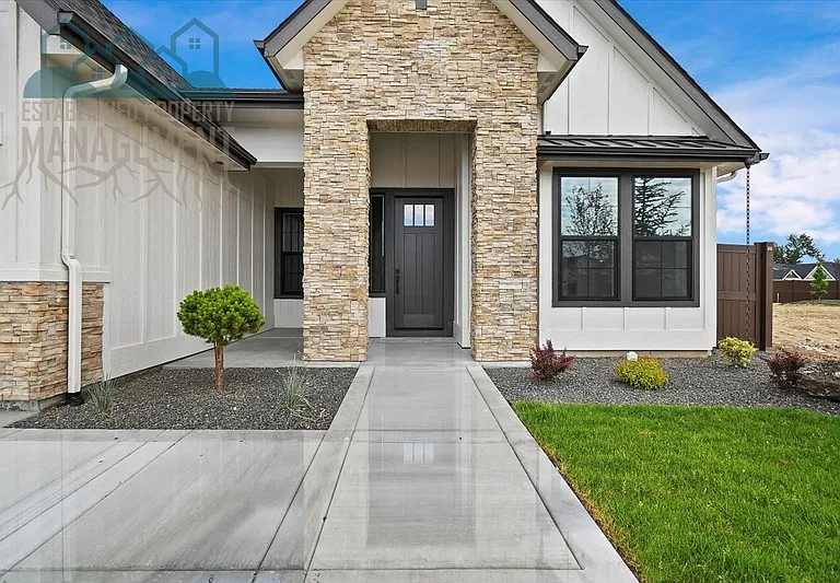 10642 W Lothbury Dr — Photo 2