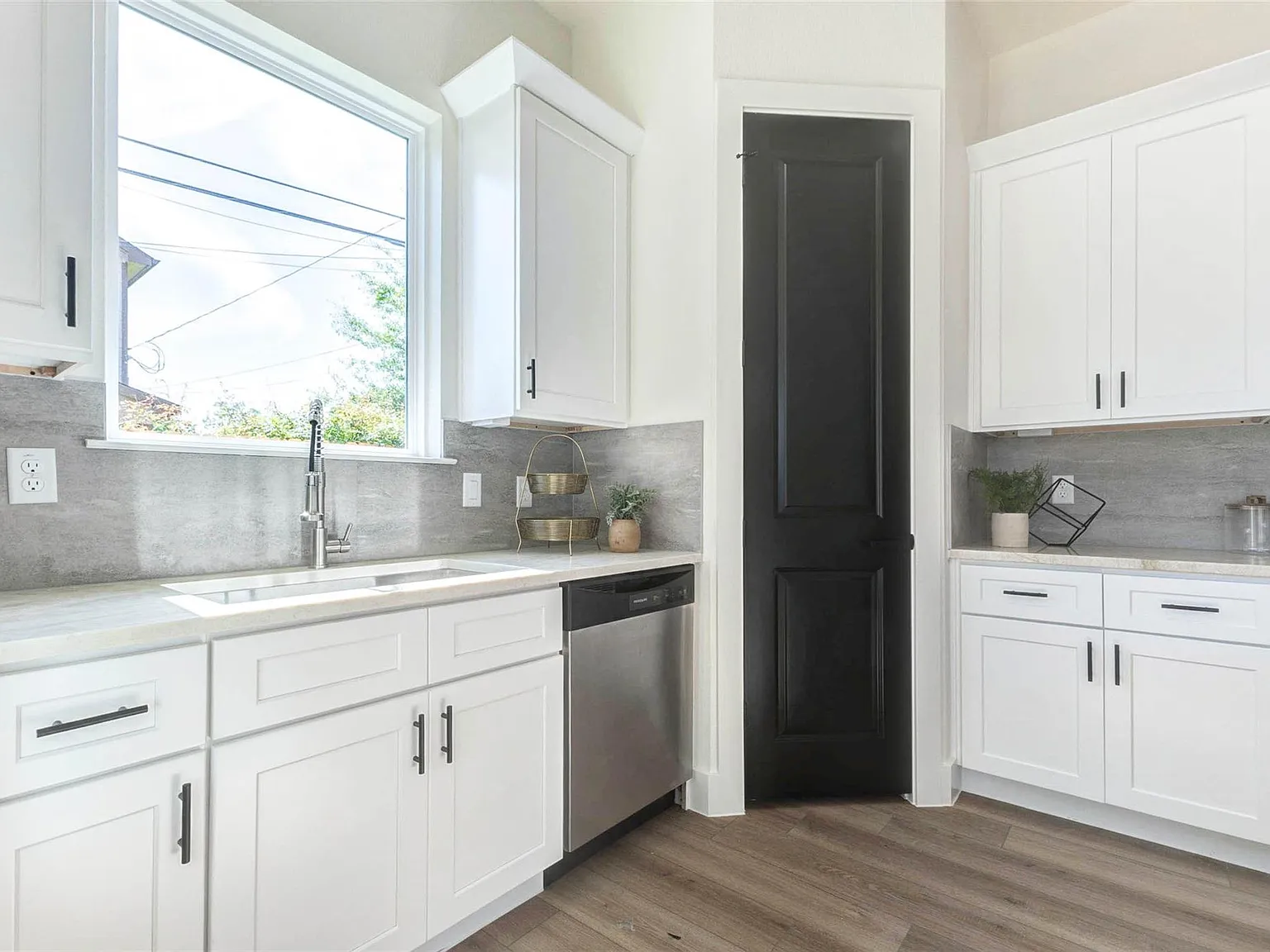 7115 England St — Photo 2