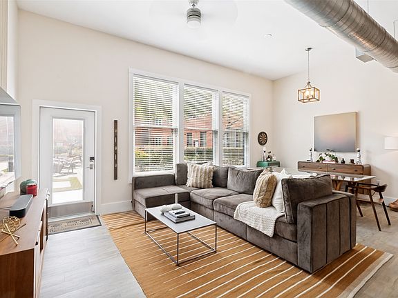 4th image of 2502 Live Oak St APT 104