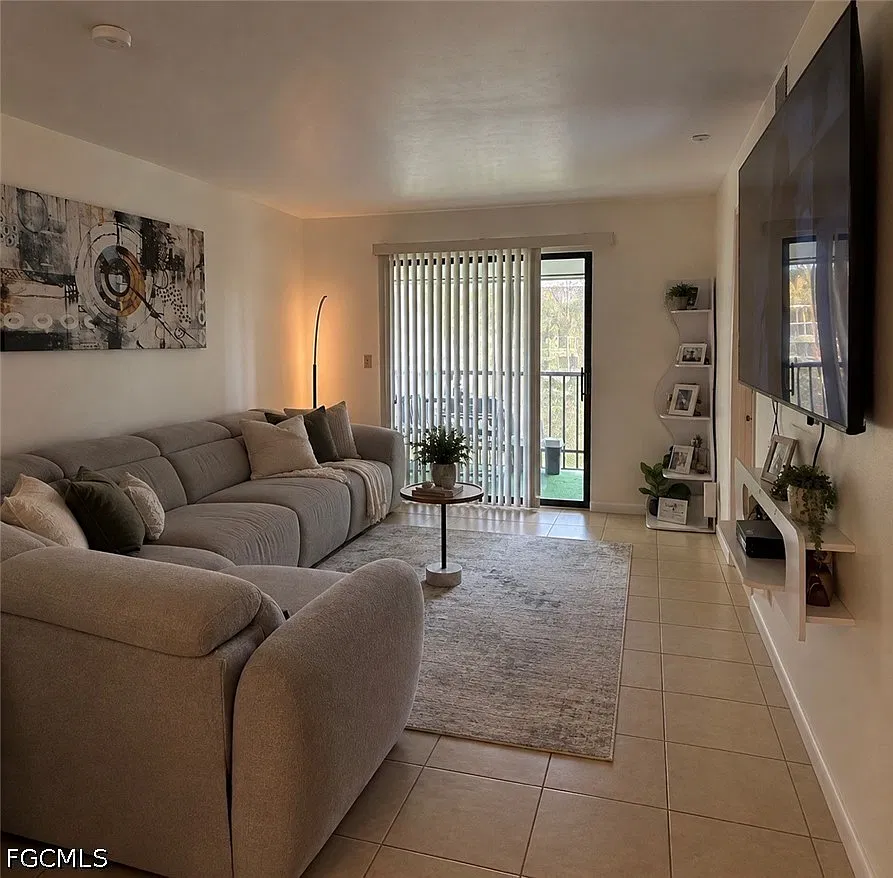 2 bed, 2.0 bath, 882 sqft, $1,300 — Photo 3