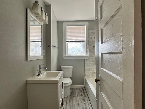 4th image of 2334 Tower Grove Ave APT 1W