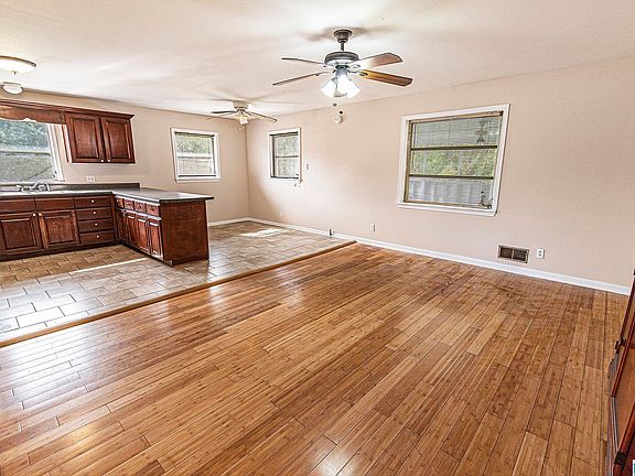 4th image of 2532 5th St NE