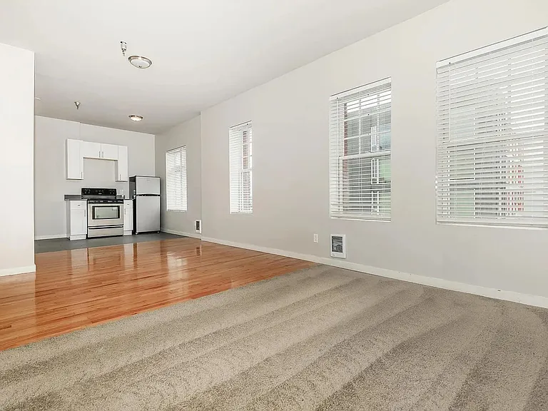 100 on 6th *Limited Time Concession: Now Offering 1 Months Free Rent* — Photo 44