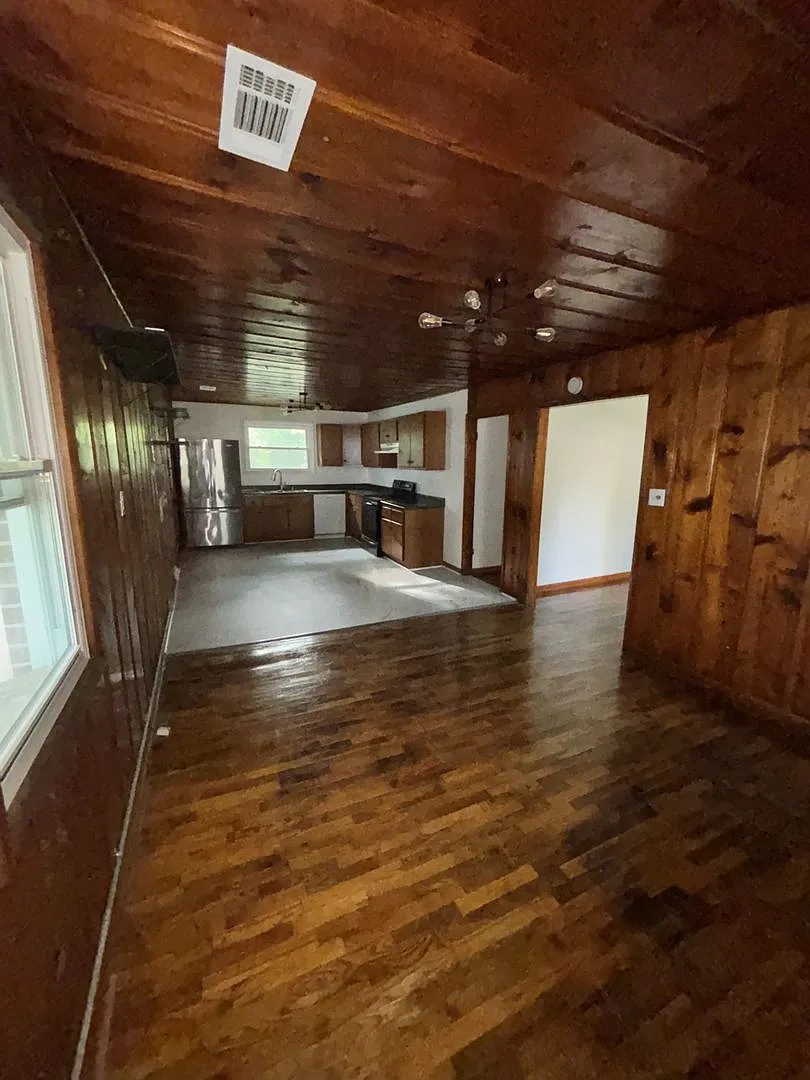 3 bed, 1 bath cozy home in Bemis! — Photo 4