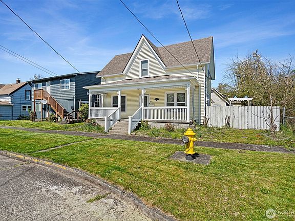 2nd image of 153 SW Lewis Street