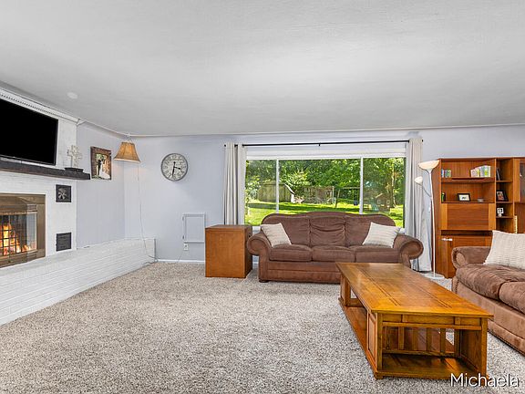 5th image of 13086 Grand River Dr SE