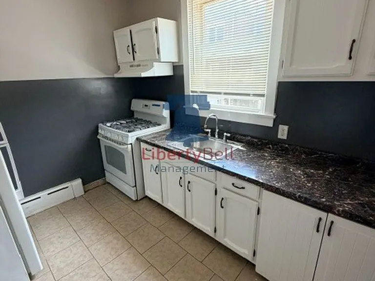 920 1/2 Anchor St — Photo 4