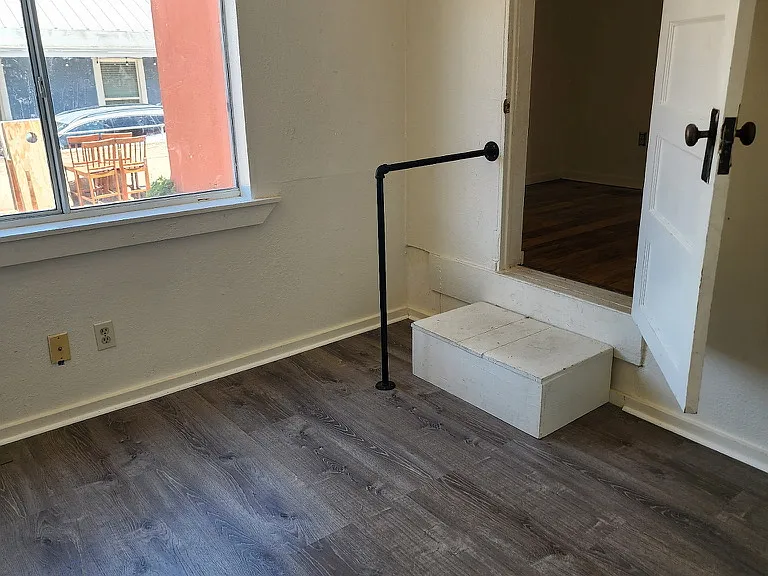 870 S Stone Ave — Photo 10