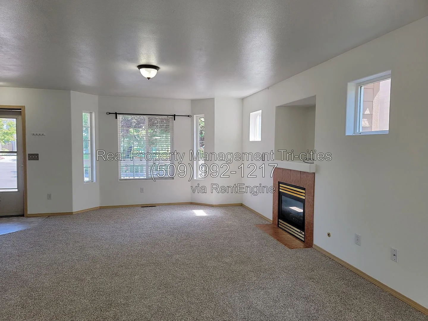4 bed, 2.5 bath, 2000 sqft, $2,395 — Photo 4