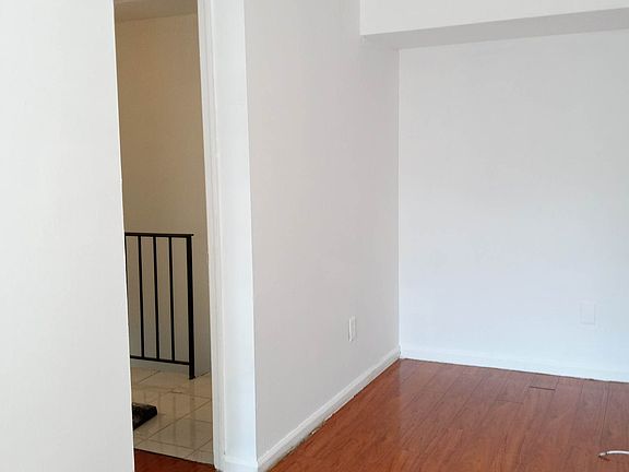 4th image of 2627 Frederick Ave #1