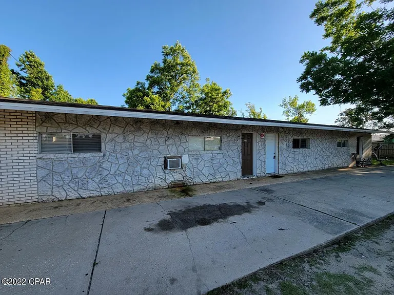 2314 E 16th Ct — Photo 2