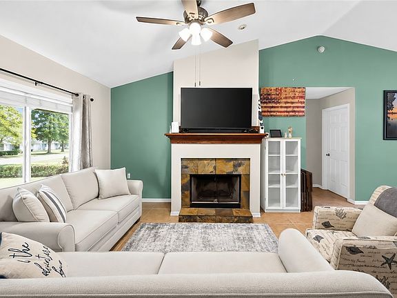 4th image of 2056 16th Ave SW