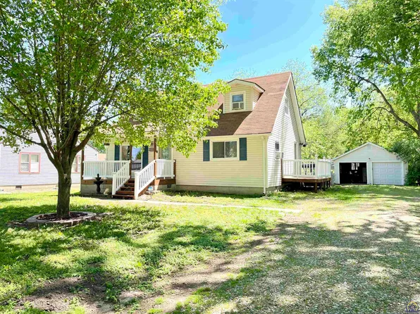 2118 Adams St, Grantville, KS 66429