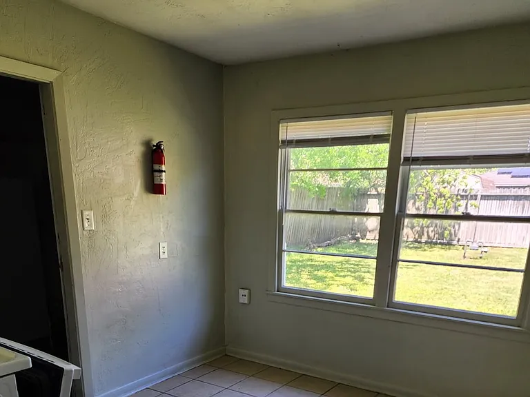 6118 Anderson St — Photo 5