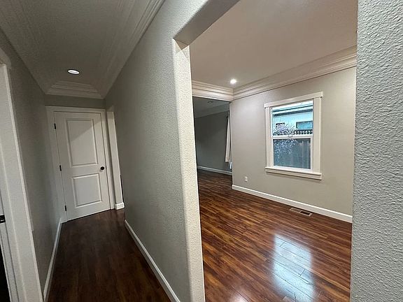 5th image of 576 S Taaffe St