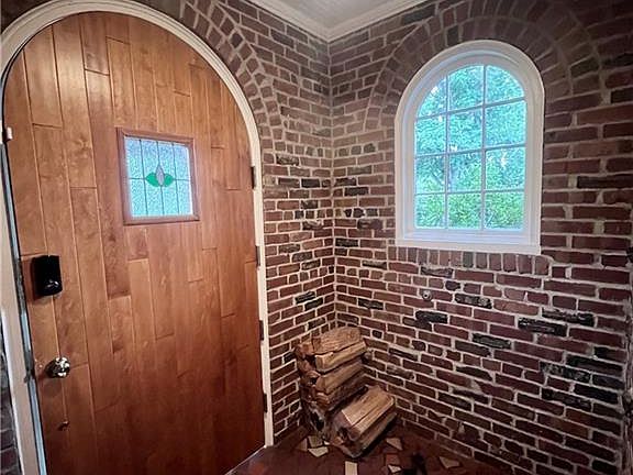 4th image of 9611 Capeview Ave