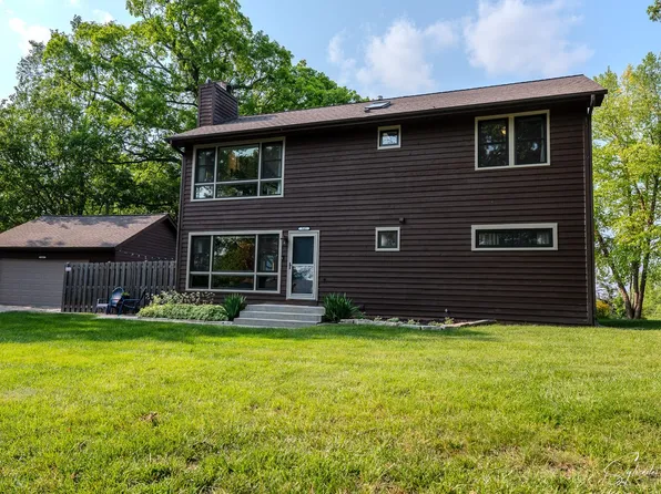 545 Delaware Dr, Lake In The Hills, IL 60156