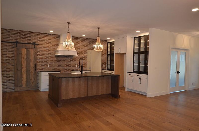5th image of 128 Hidley Road