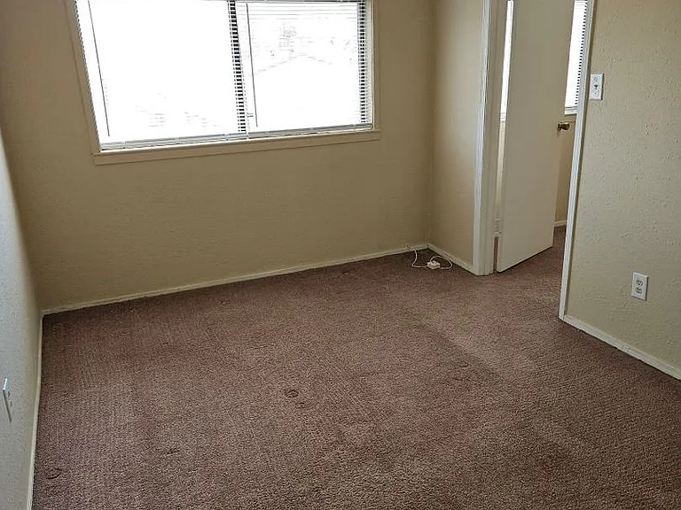 8936 Commercial Blvd — Photo 4